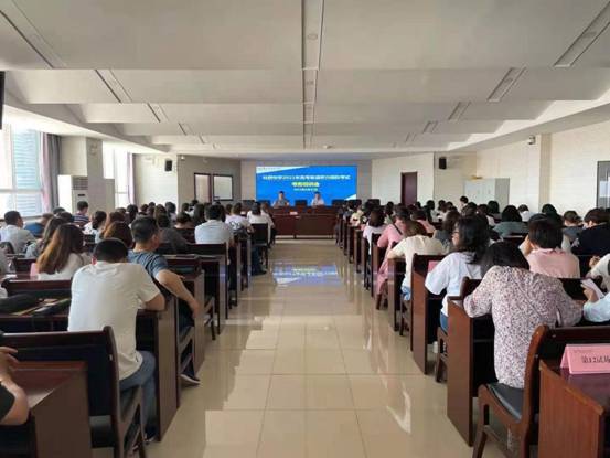 杜桥考点召开听力模拟考试考务培训会